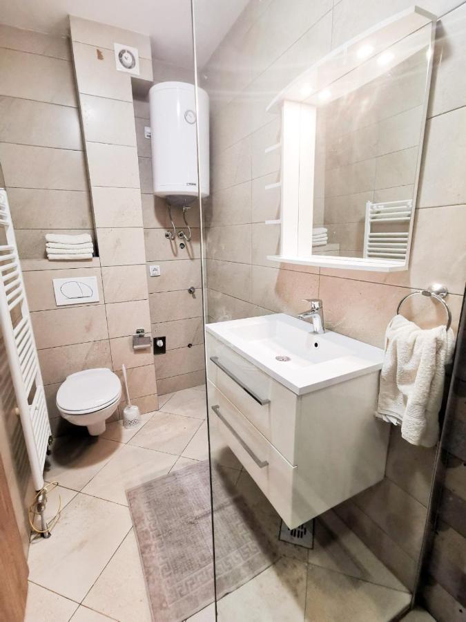 Apartmani Vidik - Groodvy House Τζαχορίνα Εξωτερικό φωτογραφία