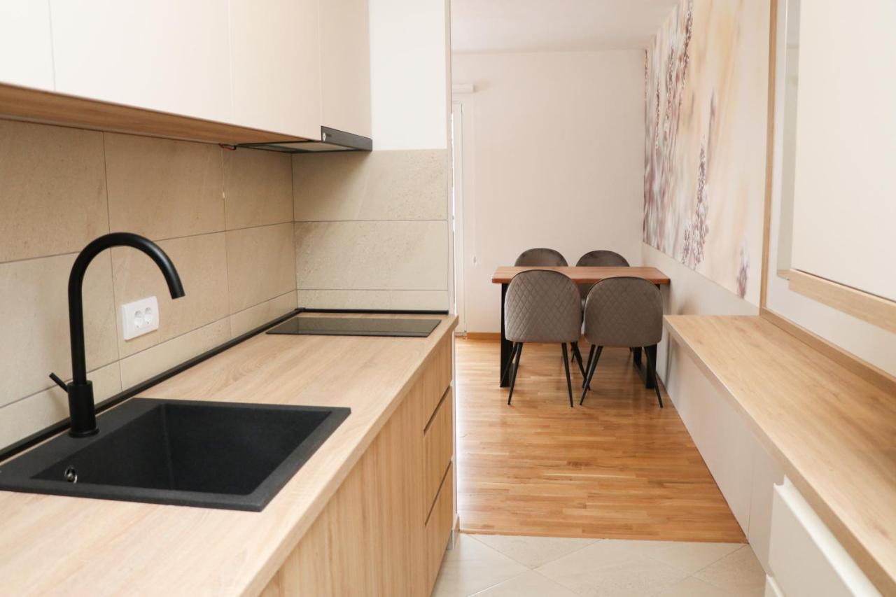Apartmani Vidik - Groodvy House Τζαχορίνα Εξωτερικό φωτογραφία