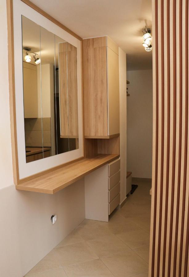 Apartmani Vidik - Groodvy House Τζαχορίνα Εξωτερικό φωτογραφία