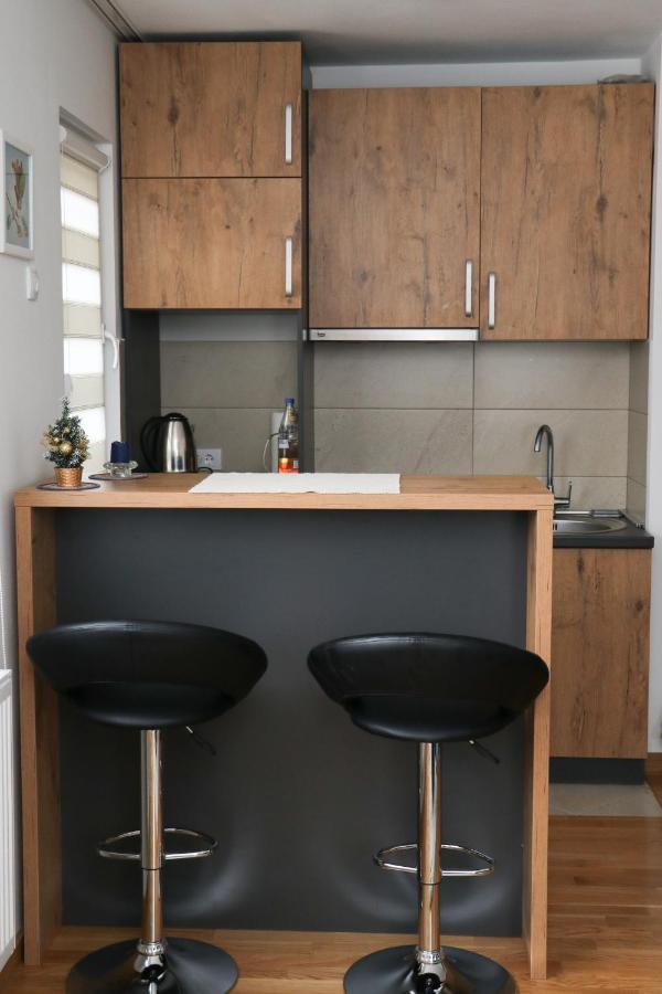 Apartmani Vidik - Groodvy House Τζαχορίνα Εξωτερικό φωτογραφία