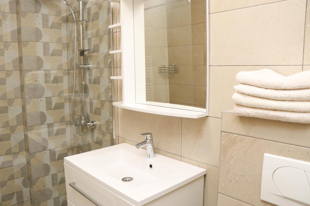 Apartmani Vidik - Groodvy House Τζαχορίνα Εξωτερικό φωτογραφία