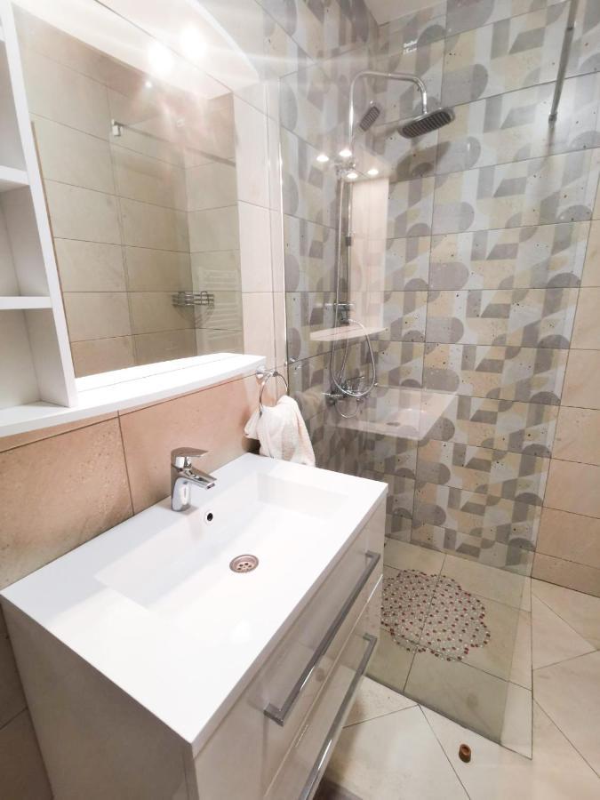 Apartmani Vidik - Groodvy House Τζαχορίνα Εξωτερικό φωτογραφία