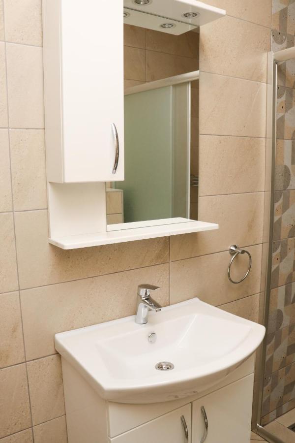 Apartmani Vidik - Groodvy House Τζαχορίνα Εξωτερικό φωτογραφία