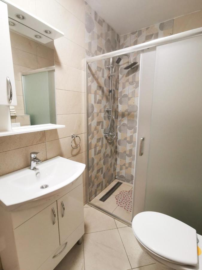 Apartmani Vidik - Groodvy House Τζαχορίνα Εξωτερικό φωτογραφία