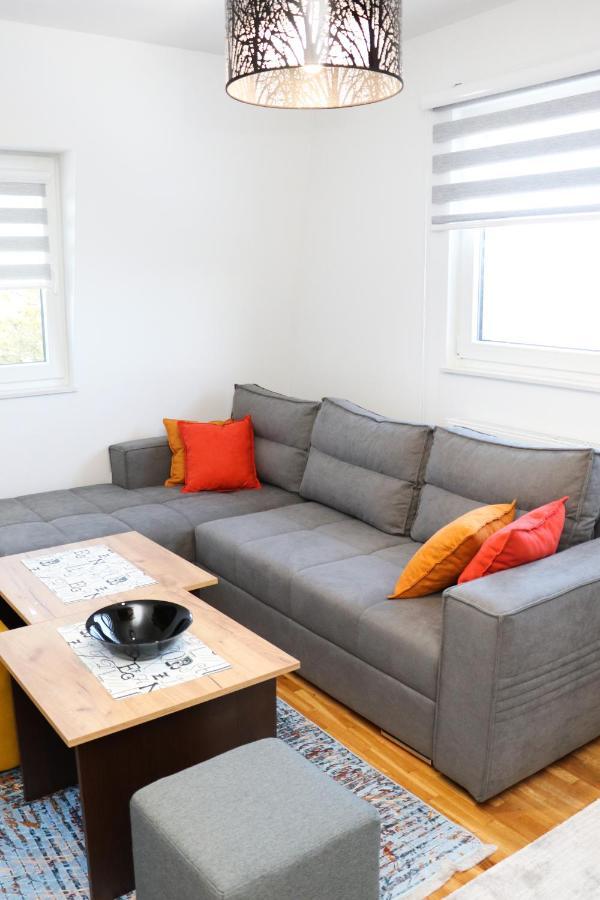 Apartmani Vidik - Groodvy House Τζαχορίνα Εξωτερικό φωτογραφία