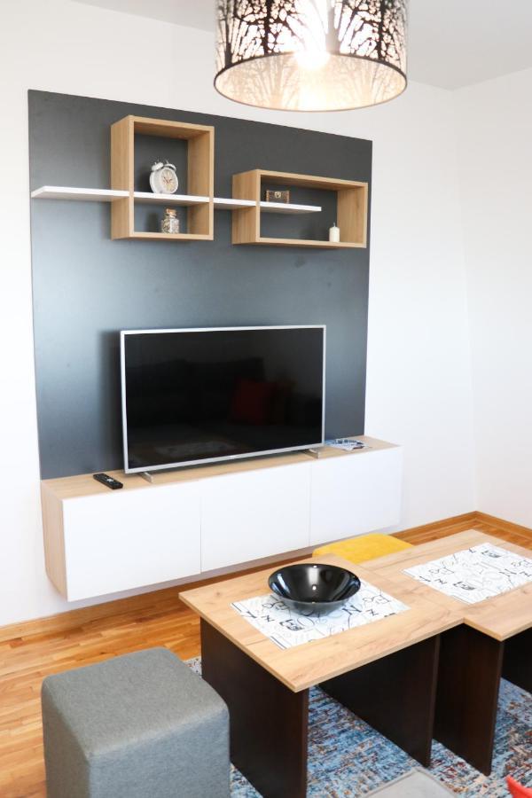 Apartmani Vidik - Groodvy House Τζαχορίνα Εξωτερικό φωτογραφία
